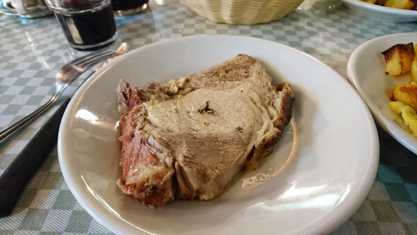 イタリアの食堂のお肉